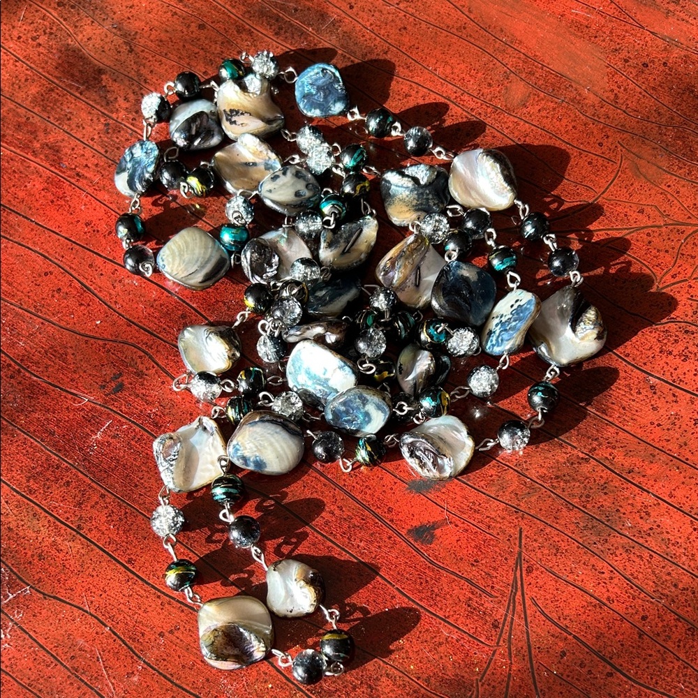 Chic Shell and Bead Necklace